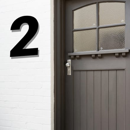 Huisnummer Zwart acryl - Cijfer 2 - Hoogte 30cm (blinde bevestiging)