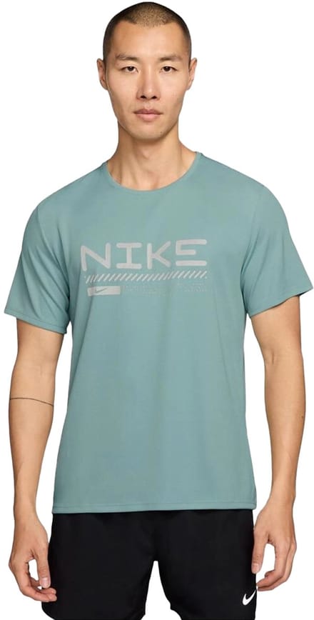 Nike miler winterized t-shirt in de kleur groen.
