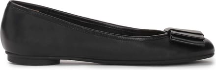 Classic full grain leather ballerinas decorated with a bow