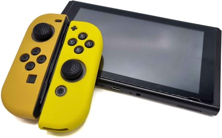 Gadgetpoint - Hoesjes & Skins voor Nintendo Switch 1 - Performance Gaming Case - Soft Grip Covers - Anti-Slip Joy-Con Controller Accessoires - Beige/Geel