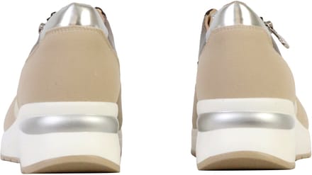 Sneakers met veters
