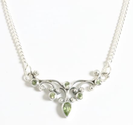 Fijne zilveren ketting met peridoot