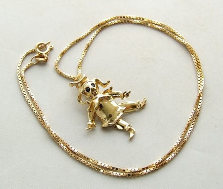 Wit gouden kruis met zirkonia