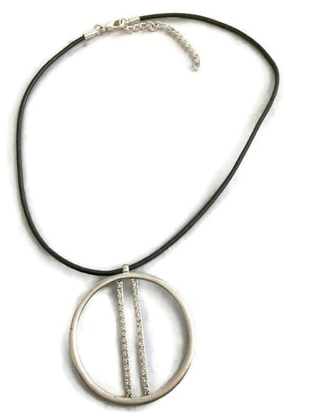 Petra's Sieradenwereld - Leren ketting grijs met hanger strass RVS (880)