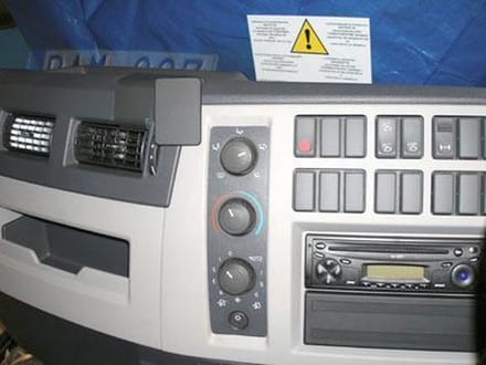 Brodit ProClip houder geschikt voor Volvo FE Serie /FL Serie 2007 - Angled mount