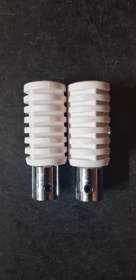 Buzzetti voetsteunen wit voor brommers - Honda camino - set van 2 stuks