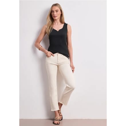 Basic top met hartvormige halslijn