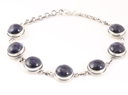 Bewerkte zilveren armband met sodaliet
