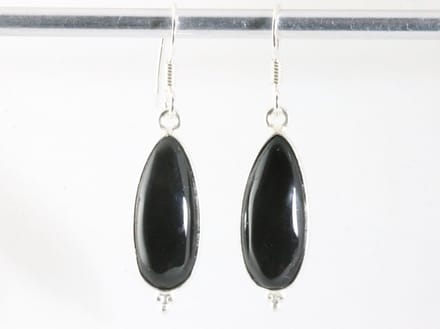 Druppelvormige zilveren oorbellen met onyx