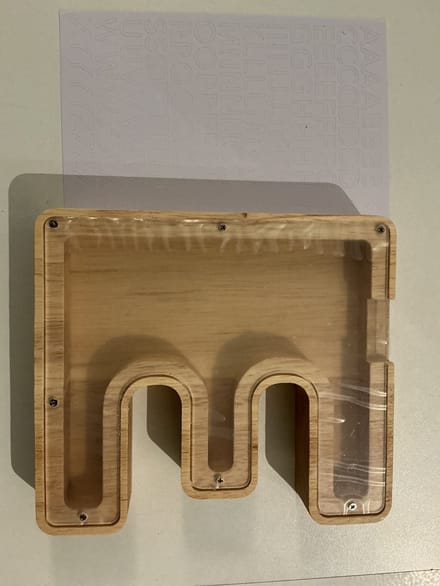 SPAARPOT HOUT LETTER E