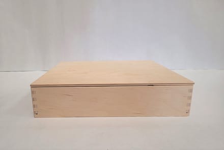Alexander Toys houten speelbak - sensorisch speelgoed met deksel 25x25x5 cm.