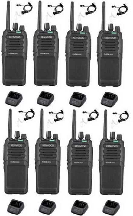 Set van 8 Kenwood TK-3701D met beveiliging oortje en tafellader
