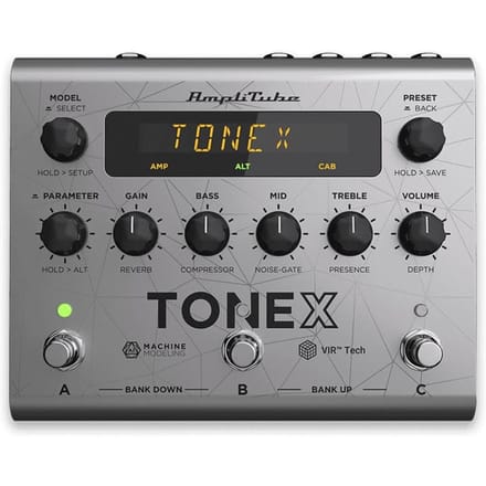 IK Multimedia ToneX Pedal Bass Edition amp modeller en audio interface voor basgitaar