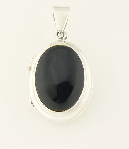 Ovaal zilveren medaillon met onyx