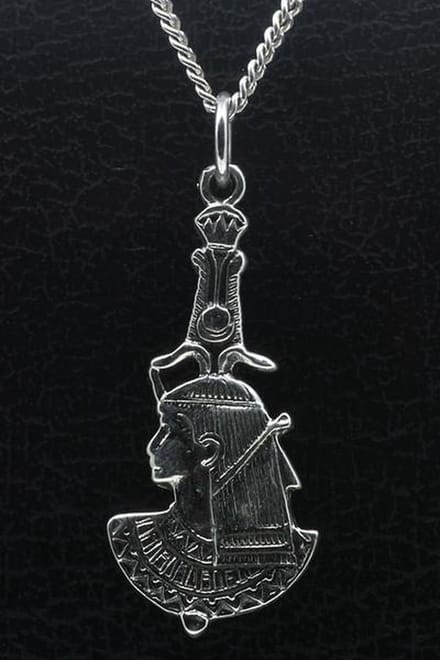 Zilveren Nefertem - Godin van parfum ketting hanger