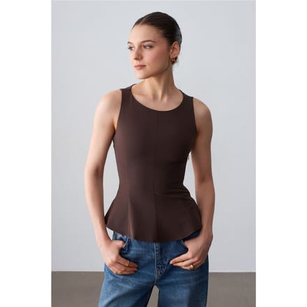 Aangesneden Mouwloze Crêpe Peplum Blouse