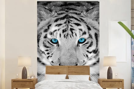 Behang - Fotobehang Tijger - Winter - Dieren - Breedte 180 cm x hoogte 280 cm
