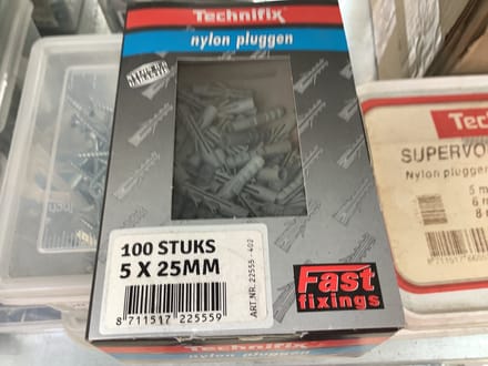 Plug voor muur. 5 mm. Dik x25mm. Lang 100 stuks kunststof grijs
