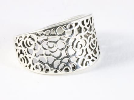 Opengewerkte zilveren ring met bloemen patroon - maat 17