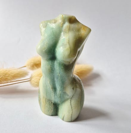 Caribbean Calciet vrouwenbeeldje 8 cm (#23) – handgeslepen edelsteen goddess carving