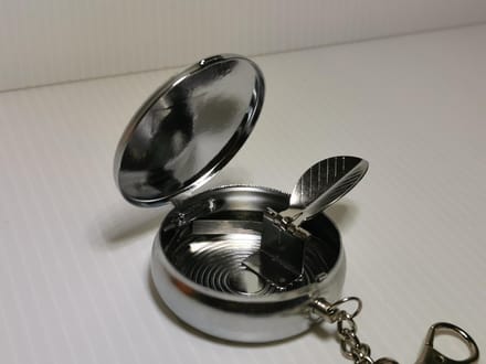 Zakasbak met sleutelhanger