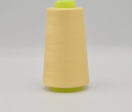 Overlock Garen per 4 stuks - 3000 Yards (2742 meter) per stuk - In 36 kleuren leverbaar - Licht Geel
