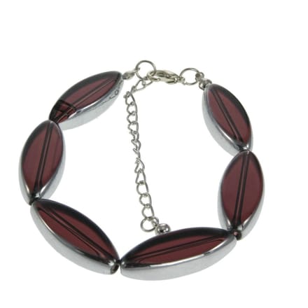 Behave - armband met ovaal rode stenen - elegant bij avondkleding