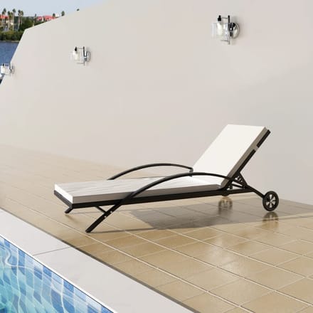 vidaXL - Ligbed - met - kussen - en - wieltjes - poly - rattan - zwart