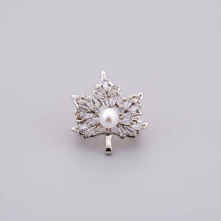 Bladbroche met Parel en Gouden Details – Elegante Broche | Twinolo