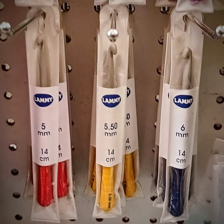 Lammy yarns easy grip haaknaald - maat 5,5 mm - geel handvat