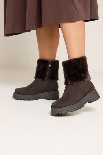 Yours Chocoladebruine Chelseaboots Met Sleehak Van Imitatiesuède In Brede Epasvormsize 39EEE
