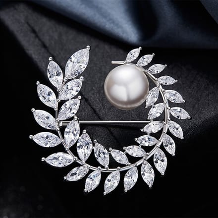 Zilver Broche met QoF Kristal