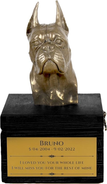 Urn met gravure en sculptuur van een Duitse Boxer, handgemaakt.