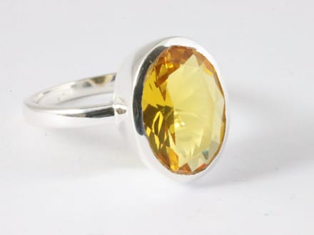Hoogglans zilveren ring met citrien - maat 16.5