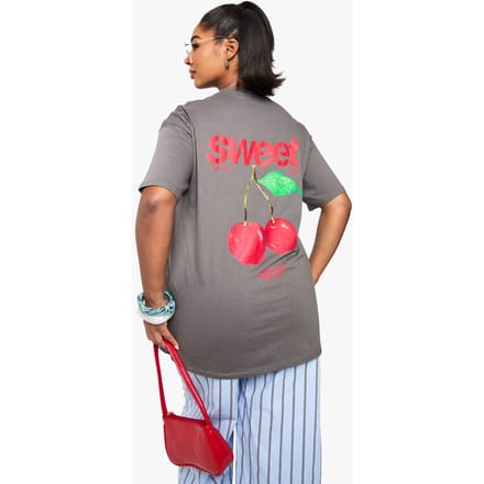 boohoo Dames Plus Sweet Cherry Oversized T-Shirt | Houtskool | Maat: 46