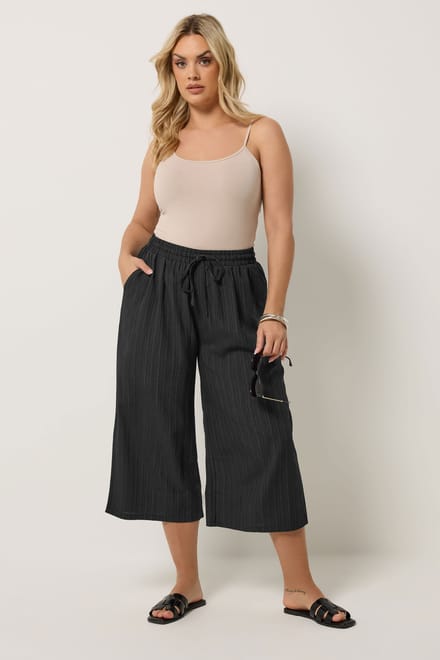 Yours Zwarte Korte Broek Met Textuur Size 50-52