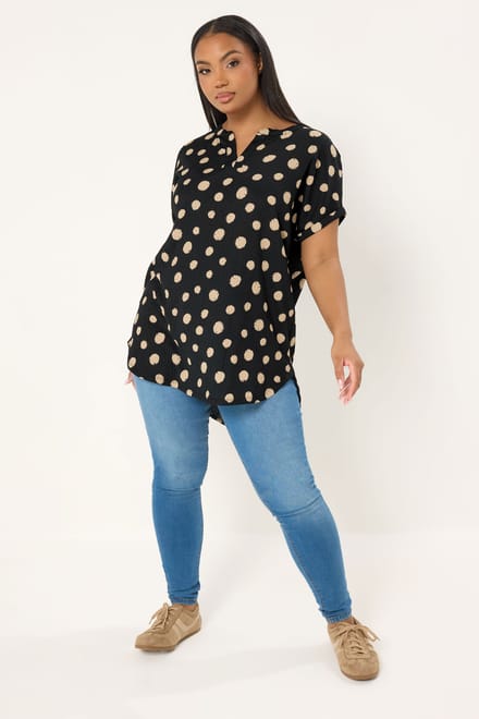 Yours Zwarte Getextureerde Top Met Polkastippen En Inkeping In De Hals Size 48