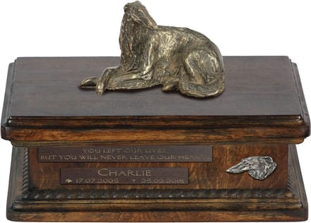 Persoonlijke urn voor Borzoi-hond, met beeldje en houten ontwerp