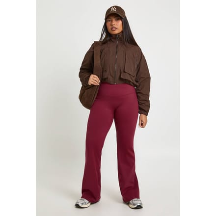 boohoo Dames Plus superzachte hoge taille uitlopende legging | Bessen | Maat: 48