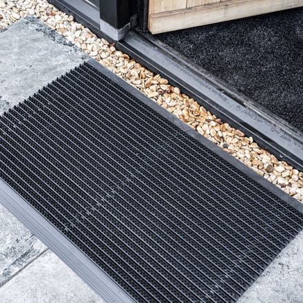 Hamat Outline deurmat buiten - Pure black - 60 x 90 cm