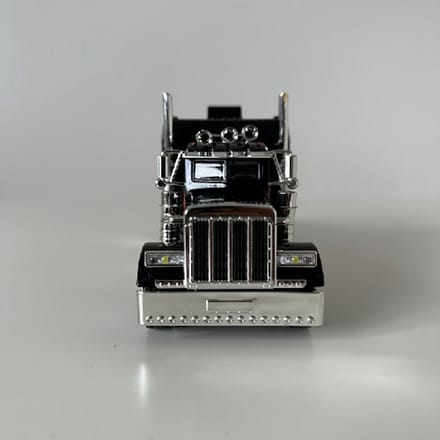USEme - truck - heavy truck - 1:24 - zwart - Peterbilt