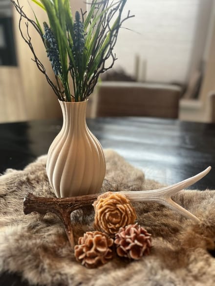 3D geprinte vaas - beige 15 cm - gedraaid patroon