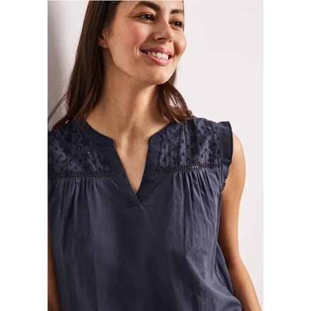 Blousetop met gespleten hals en shiffley-details