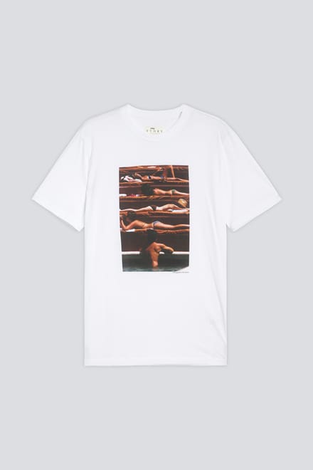 T-shirt Serie Photograph by Slim Aarons Wit