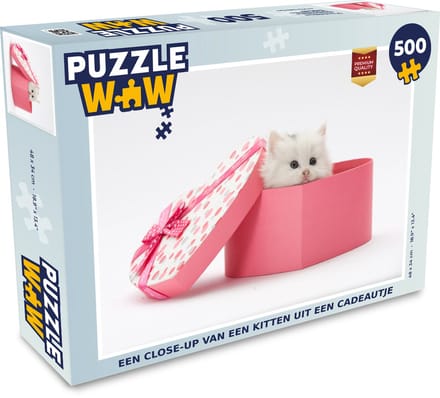 Puzzel Een close-up van een kitten uit een cadeautje - Legpuzzel - Puzzel 500 stukjes