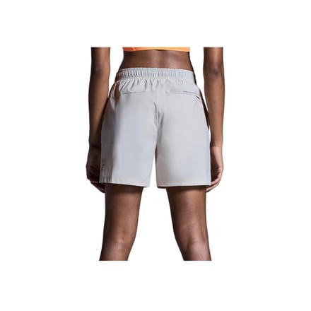On Core 5 Inch Shorts Dames Shorts Zand 1WF11050554 XS white