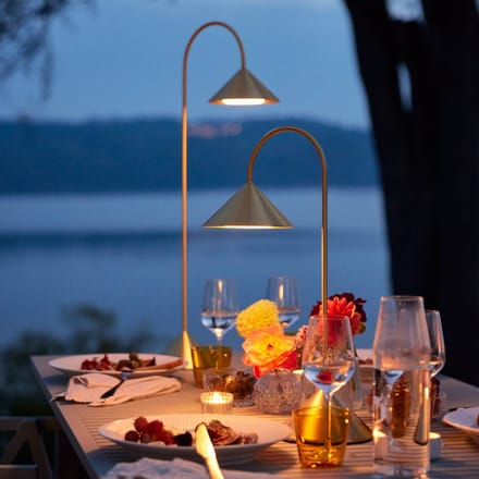 FRANDSEN LED vloerlamp op accu Grasp, messingkleurig, hoogte 72 cm