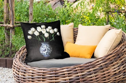 Sierkussen Buiten - Wit - Bloemen - Tulpen - Vaas - 60x60 cm - Weerbestendig