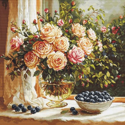 Borduurpakket Luca-S - Vase with Roses and Blueberries - B719