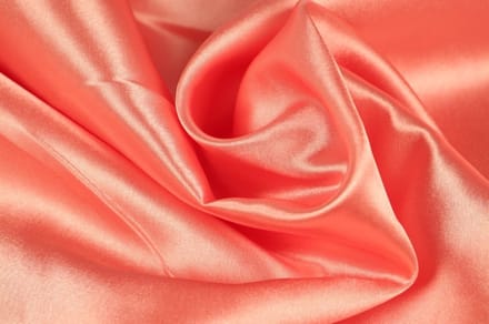 50 meter satijn stof - Zalmroze - 100% polyester